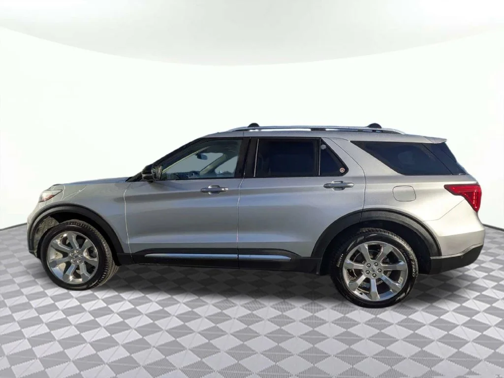 Used 2020 Silver Metallic Ford Platinum image 4