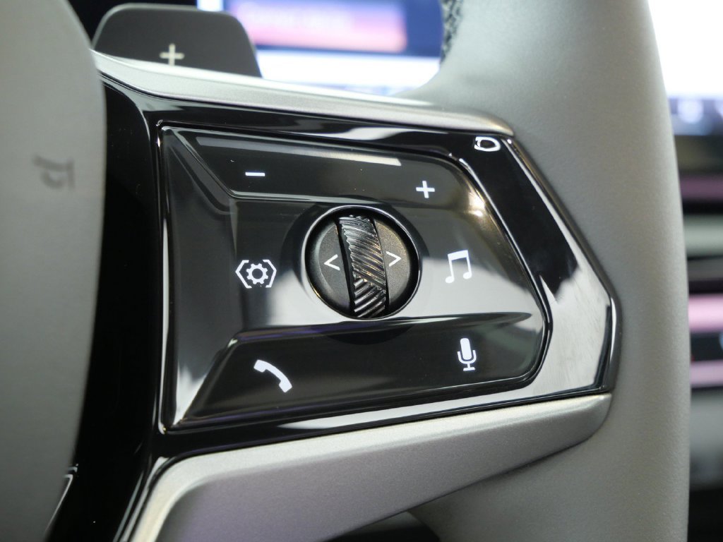 New 2027 Black Sapphire Metallic BMW 530i xDrive image 40