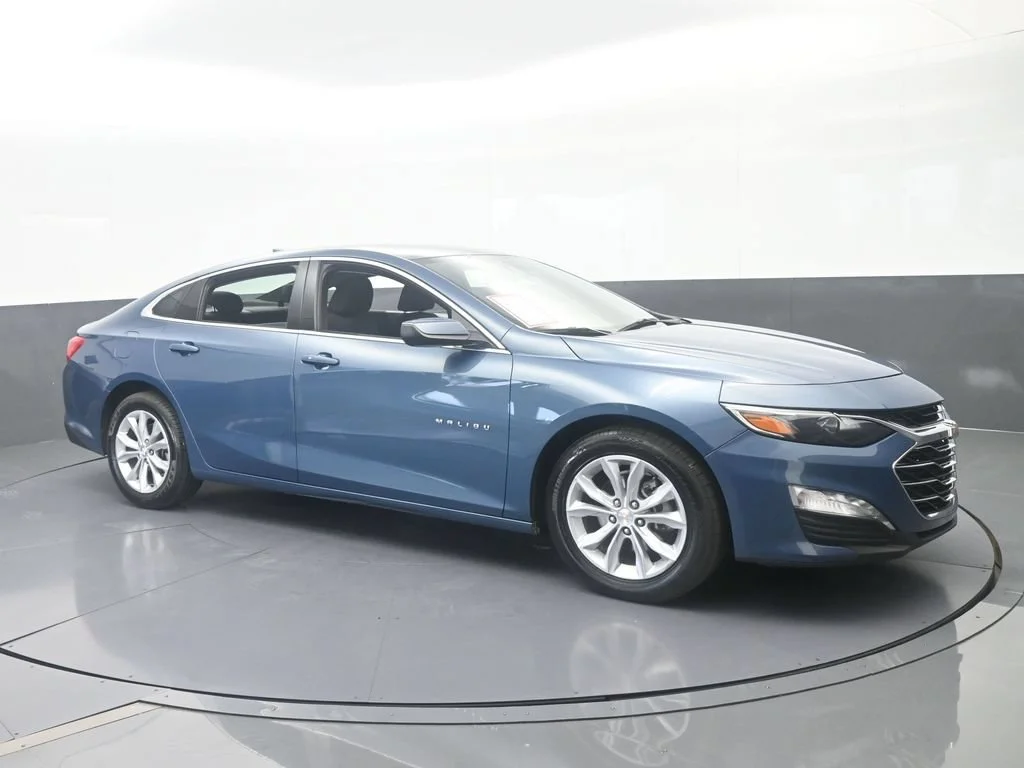 Used 2024 Lakeshore Blue Metallic Chevrolet LT image 7