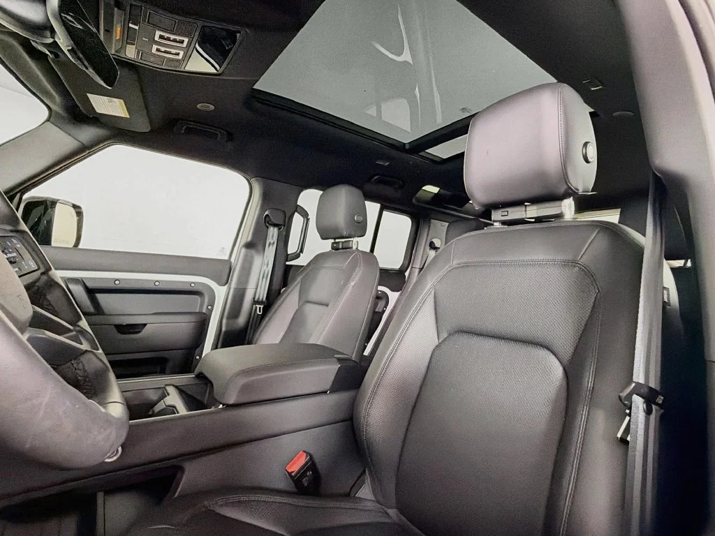 Used 2025 Fuji White Land Rover S image 16