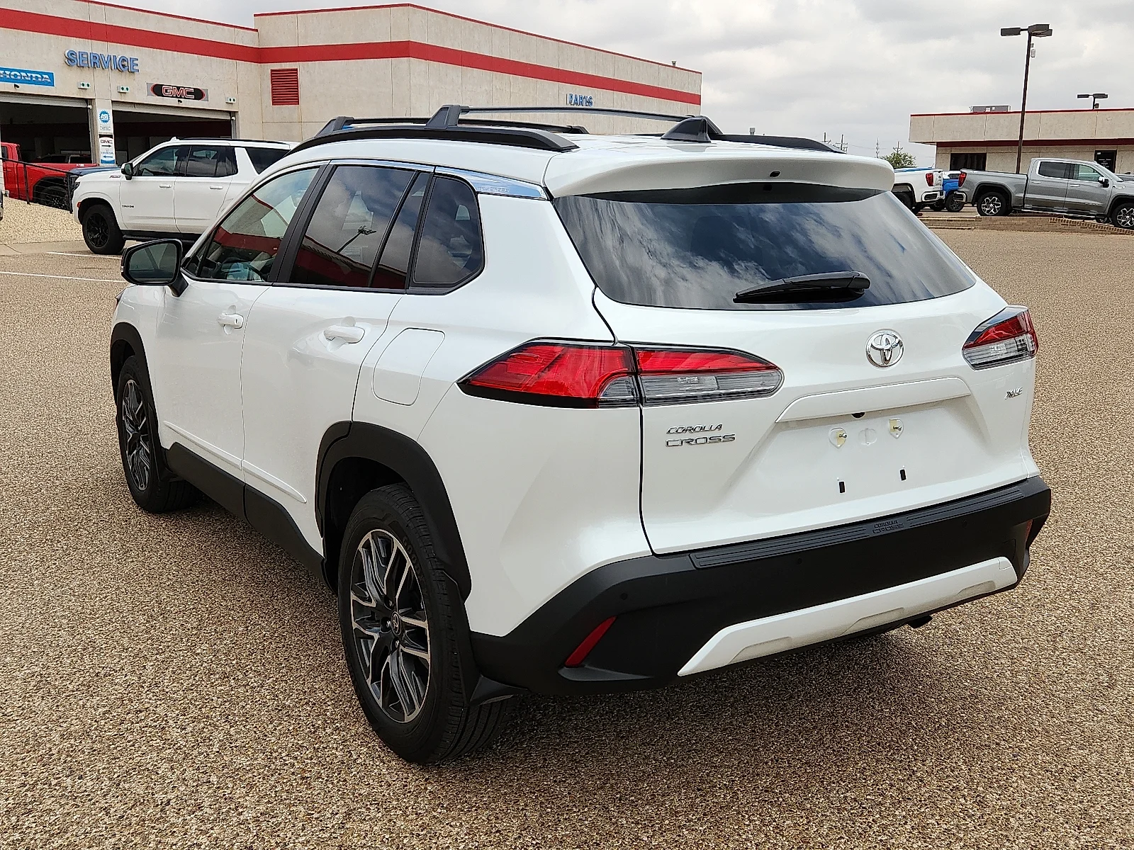 Used 2026 Pearl Toyota XLE image 3