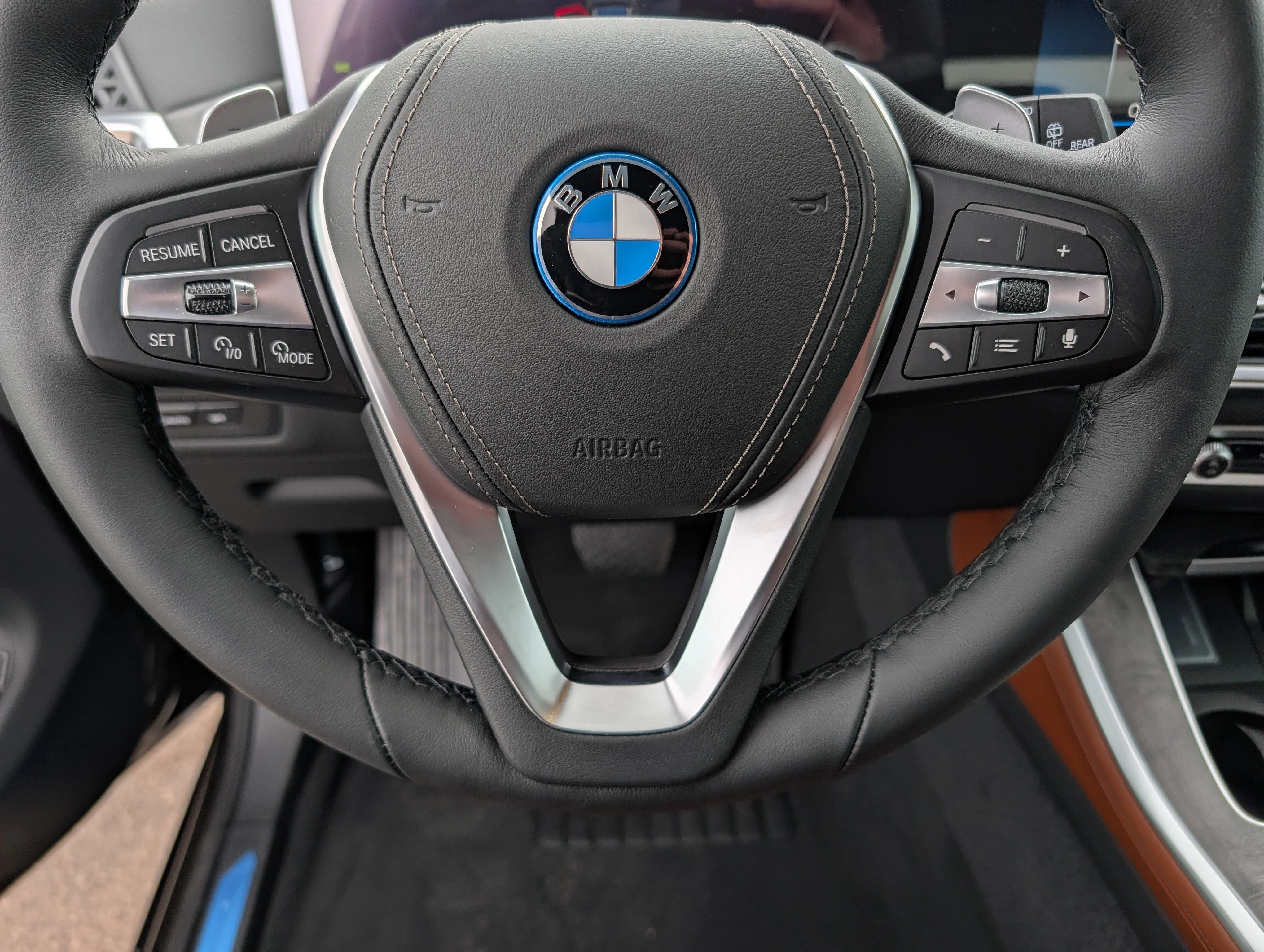 New 2026 Manhattan Green Metallic BMW xDrive50e image 11