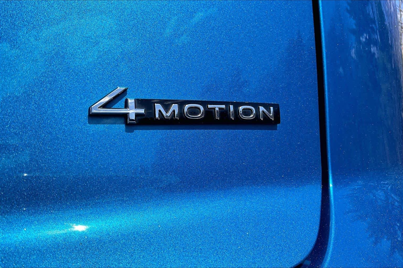 Used 2024 Kingfisher Blue Metallic Volkswagen 2.0T SE w/Technology image 10