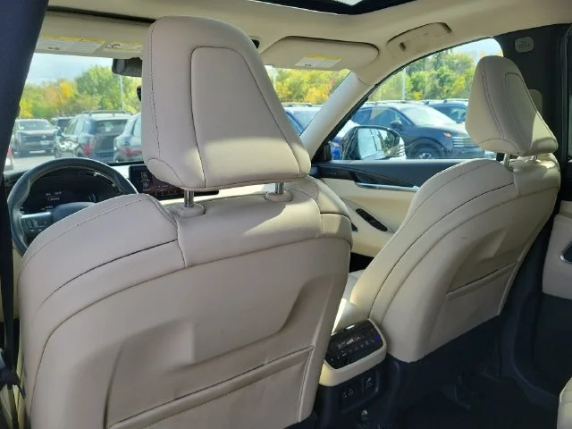 Used 2024 Black INFINITI Sensory image 11