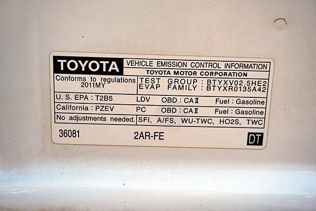 Used 2011 White Toyota LE image 29