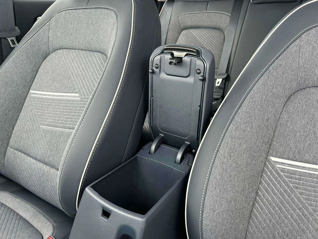 Used 2025 White Hyundai Limited image 19