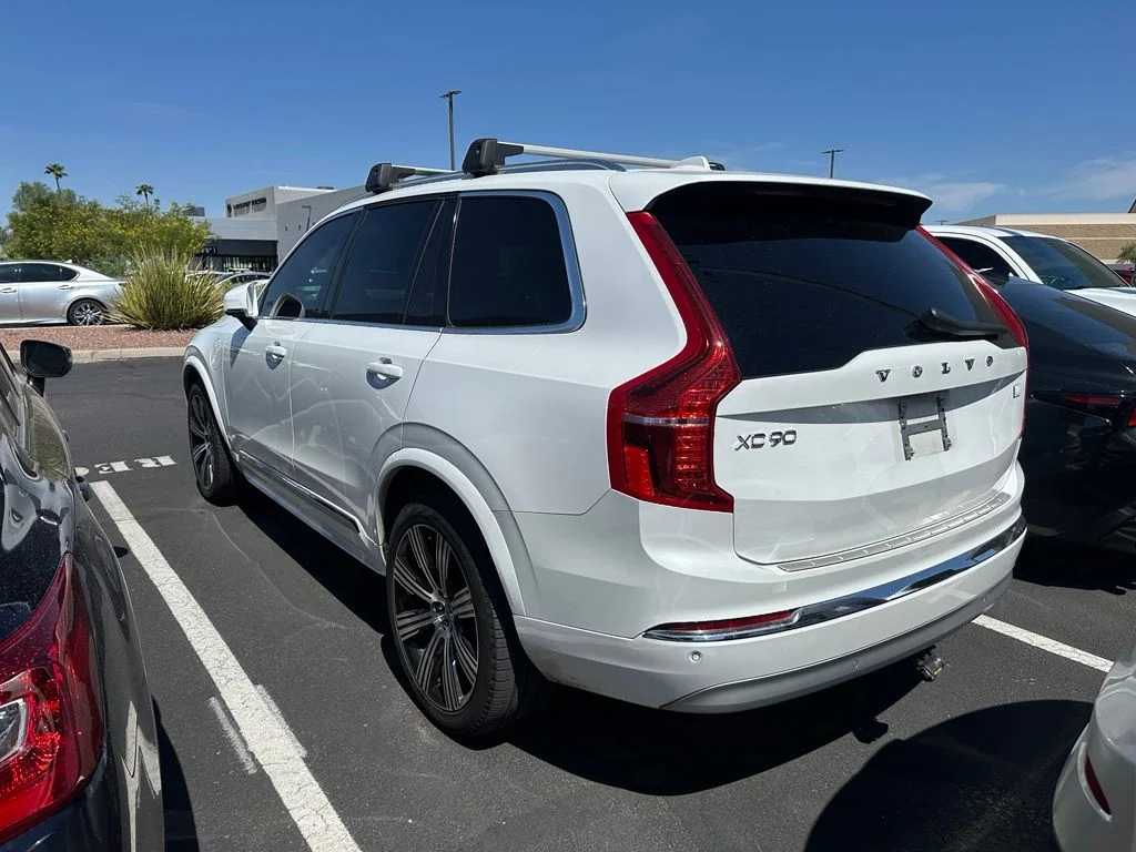 Used 2022 White Volvo T8 Inscription Expression Extended Range 7P image 10