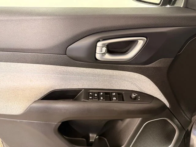 Certified Used 2023 Gray Jeep Latitude image 13