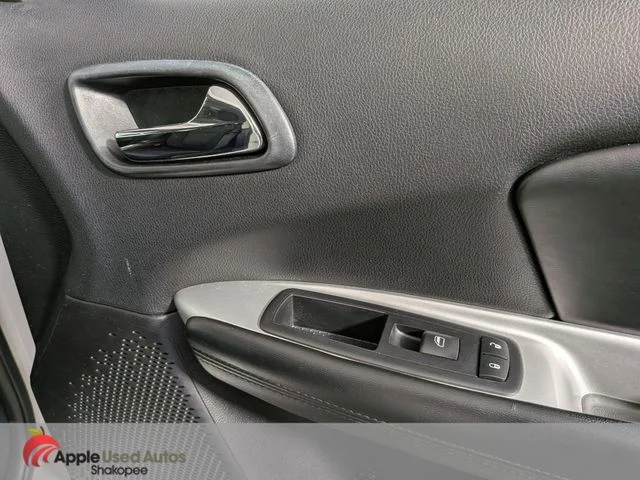 Used 2016 White Dodge Crossroad image 44