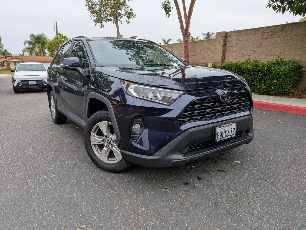 2021 Toyota RAV4 XLE FWD's photo