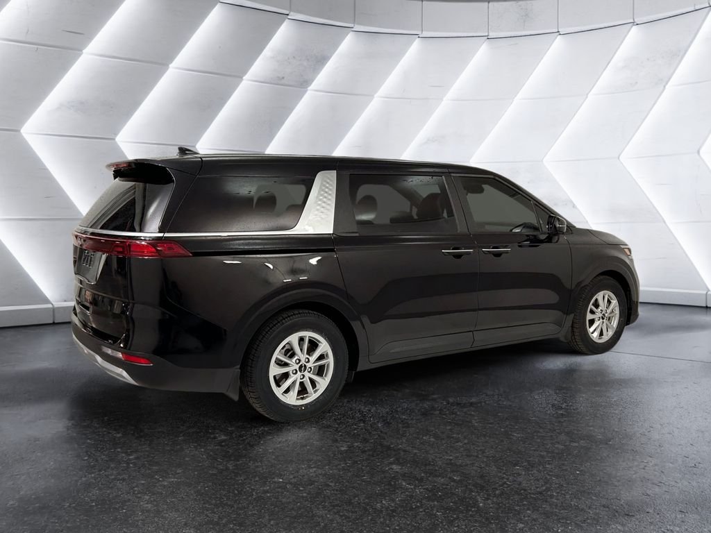 Used 2023 Black Kia LX Seat Package image 4