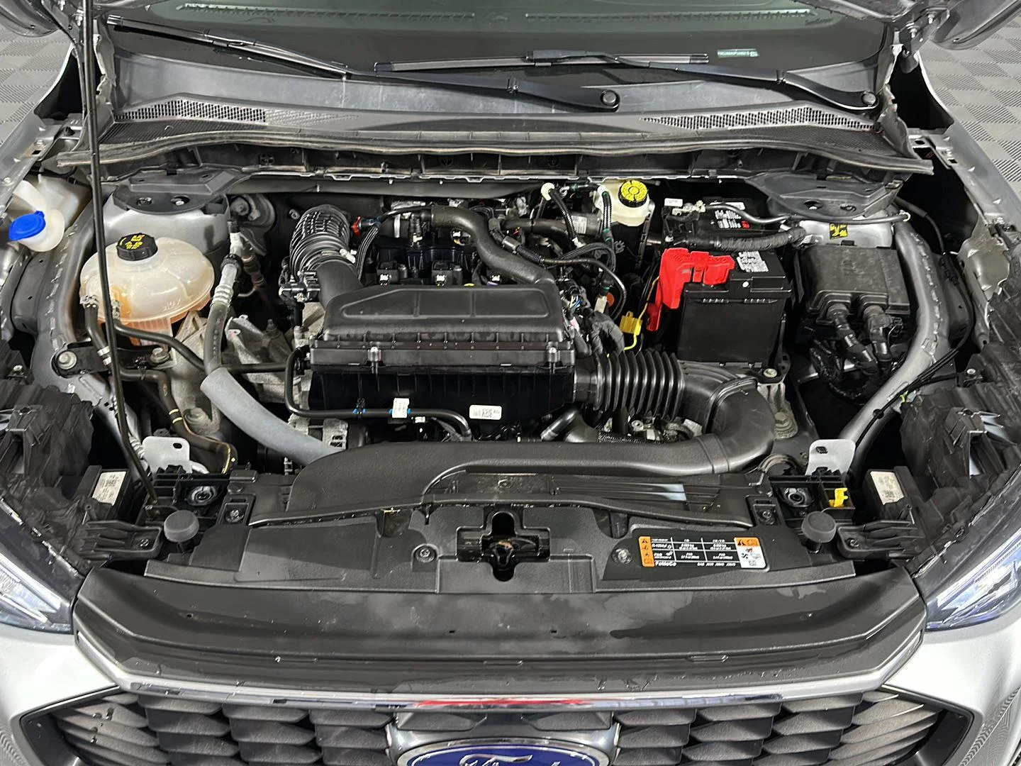 Used 2023 Iconic Silver Ford Active image 3