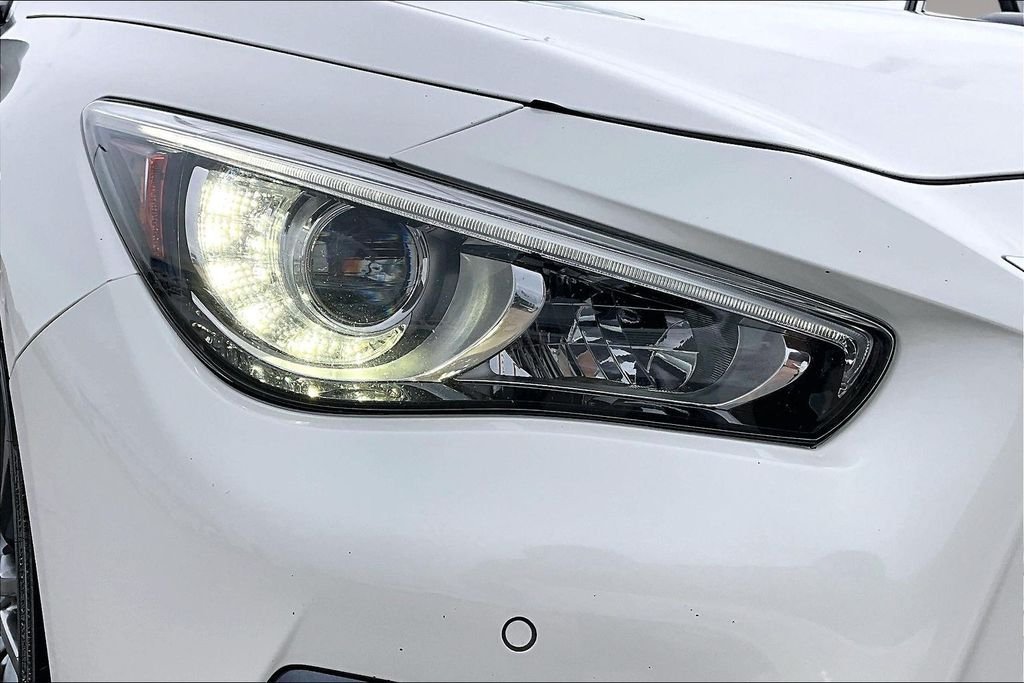 Used 2019 White INFINITI Red Sport 400 image 30