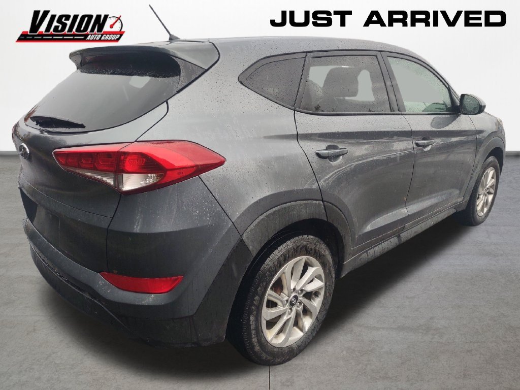 Used 2018 Gray Hyundai SE image 5