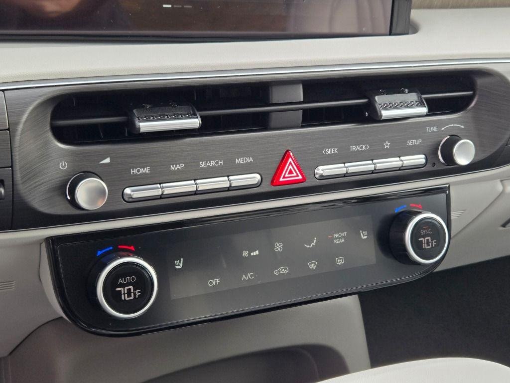 New 2026 White Hyundai SEL AWD image 31