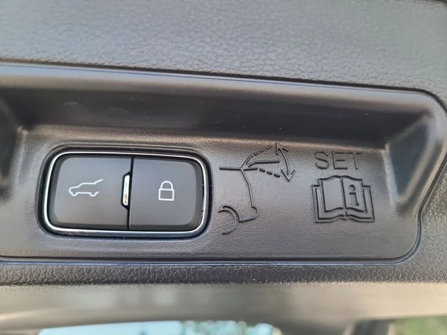 Used 2021 Silver Ford XLT image 11