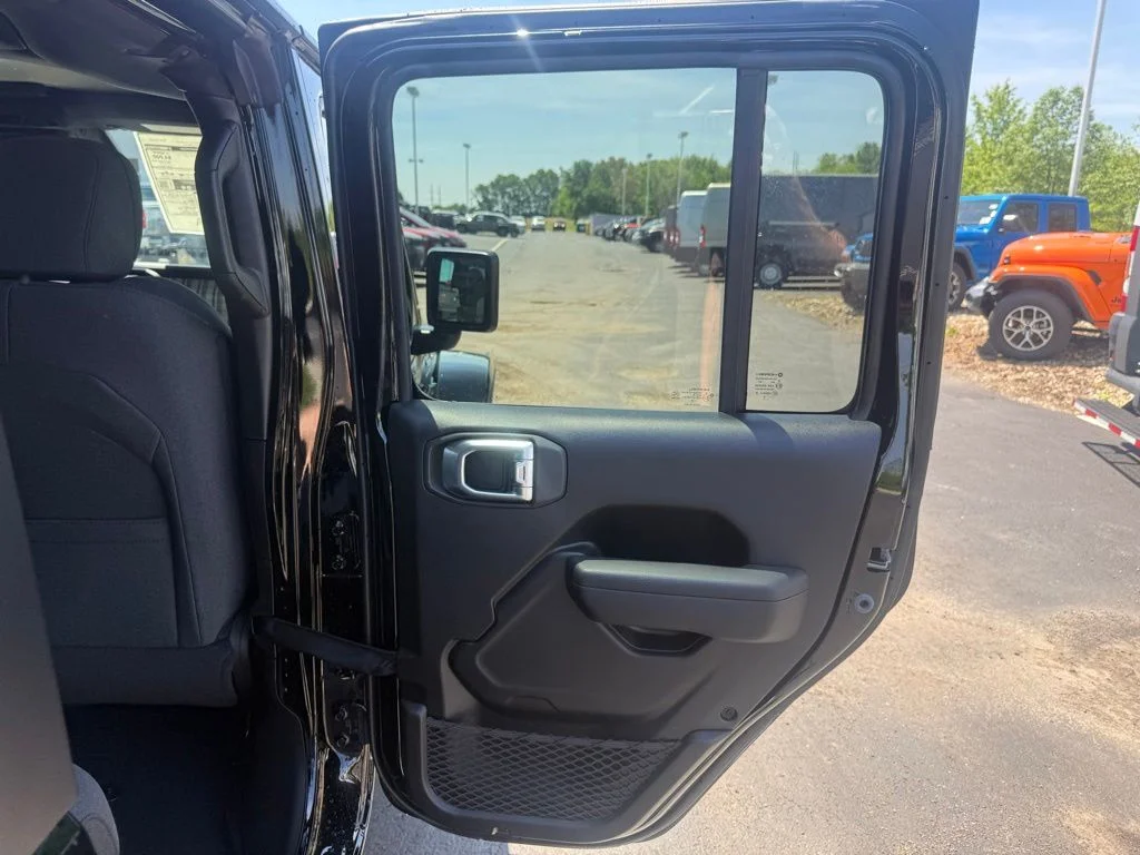 New 2026 Black Clear-Coat Exterior Paint Jeep 85th Anniversary Edition image 53