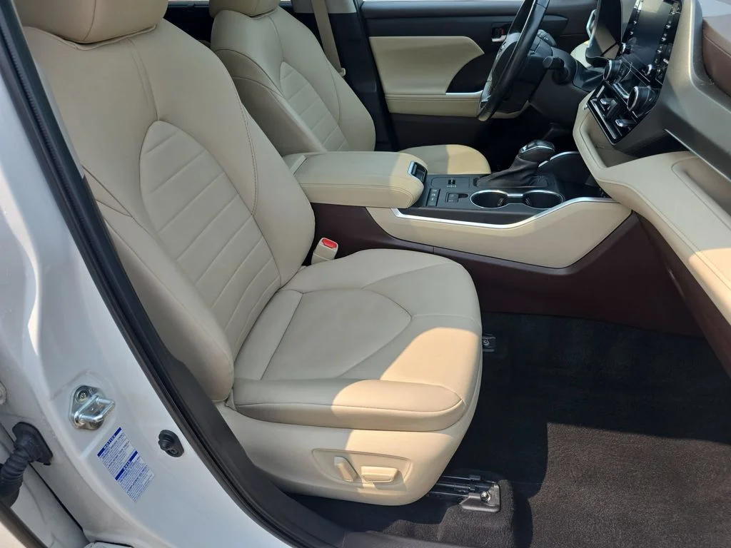 Used 2021  Toyota XLE image 38