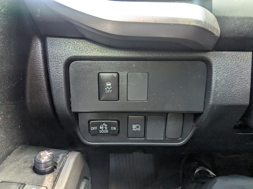 Used 2022  Toyota SR image 19