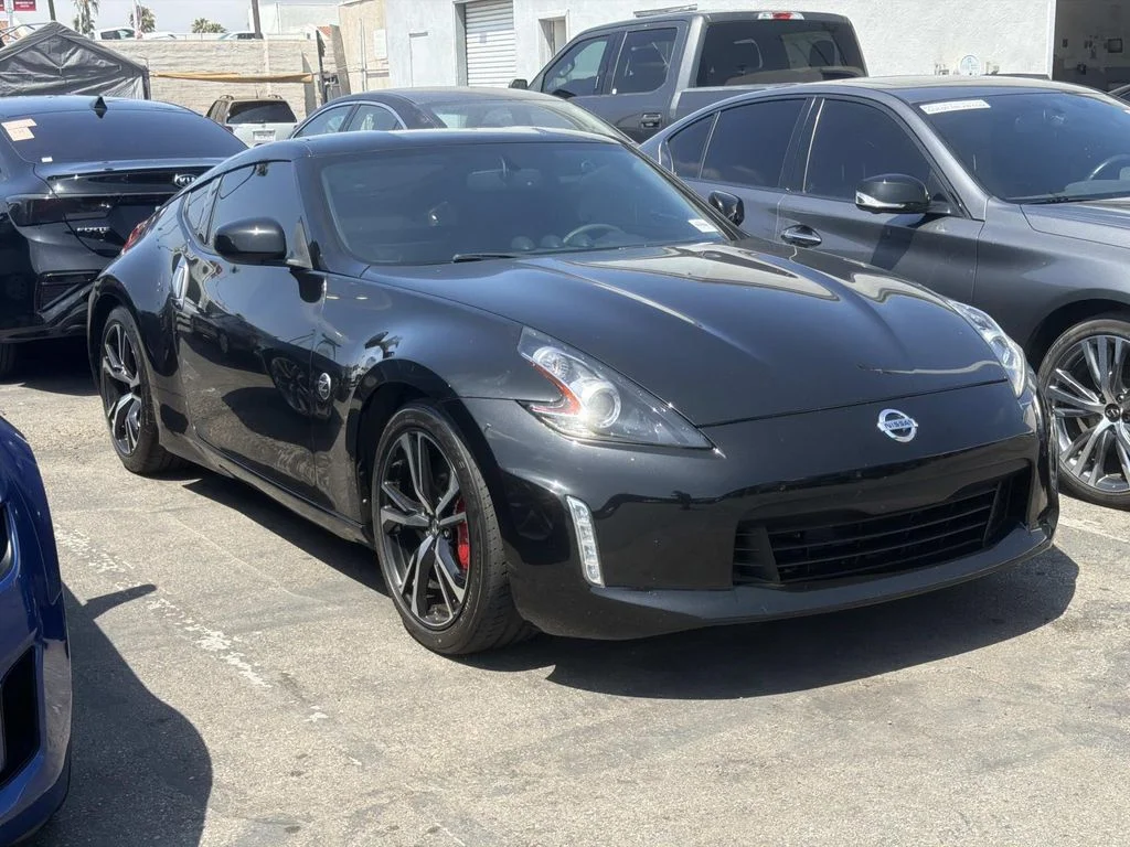 Used 2020 Magnetic Black Pearl Nissan Sport Touring image 3