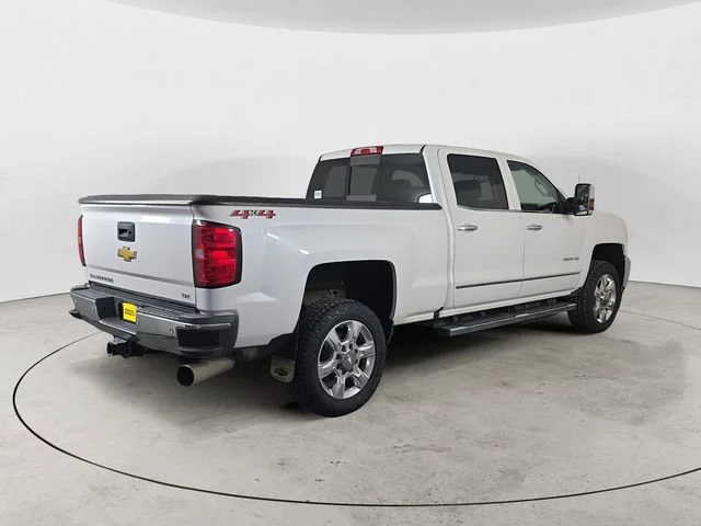 Used 2019 IRIDESCENT PEARL TRICOAT Chevrolet LTZ image 5