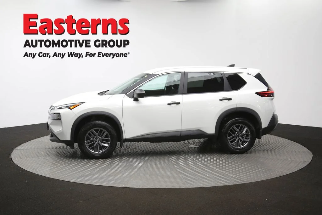 Used 2023 White Nissan S image 60