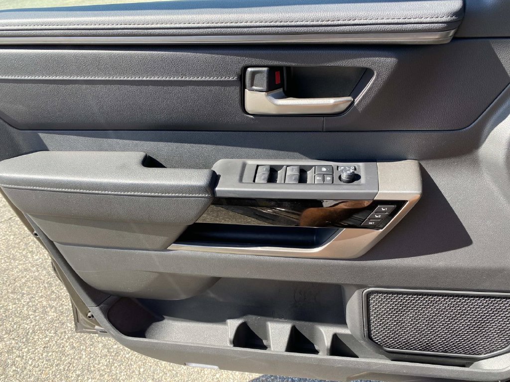 Certified Used 2025  Toyota Limited image 20