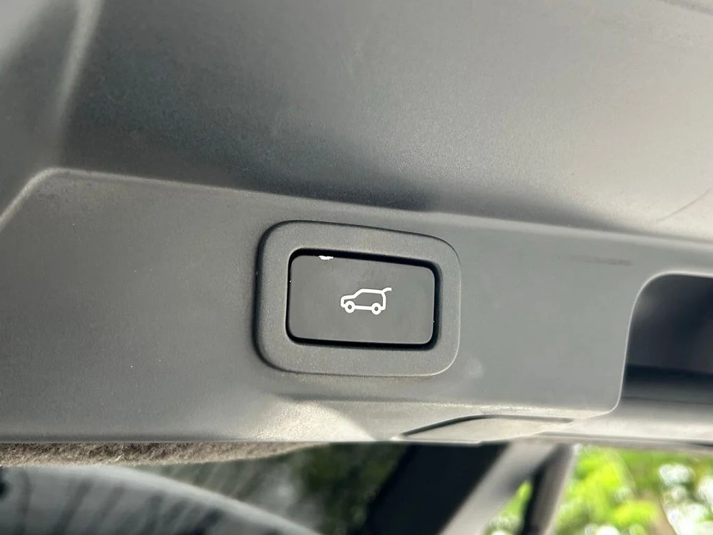 Used 2021 White Land Rover HSE Silver Edition image 42