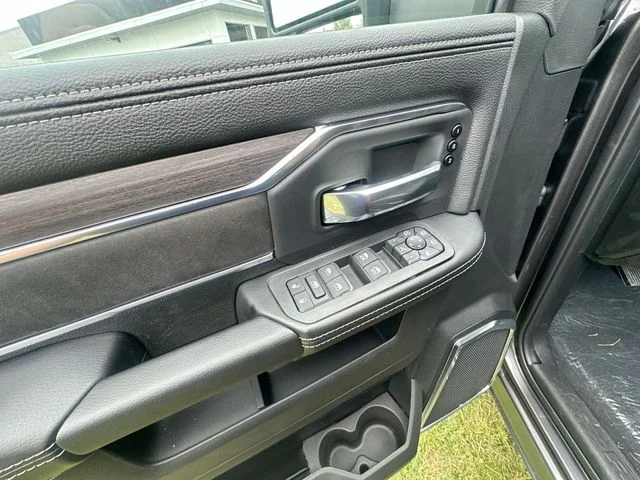 New 2026 Granite Crystal Metallic Clear-Coat Exterior Paint RAM Laramie image 16