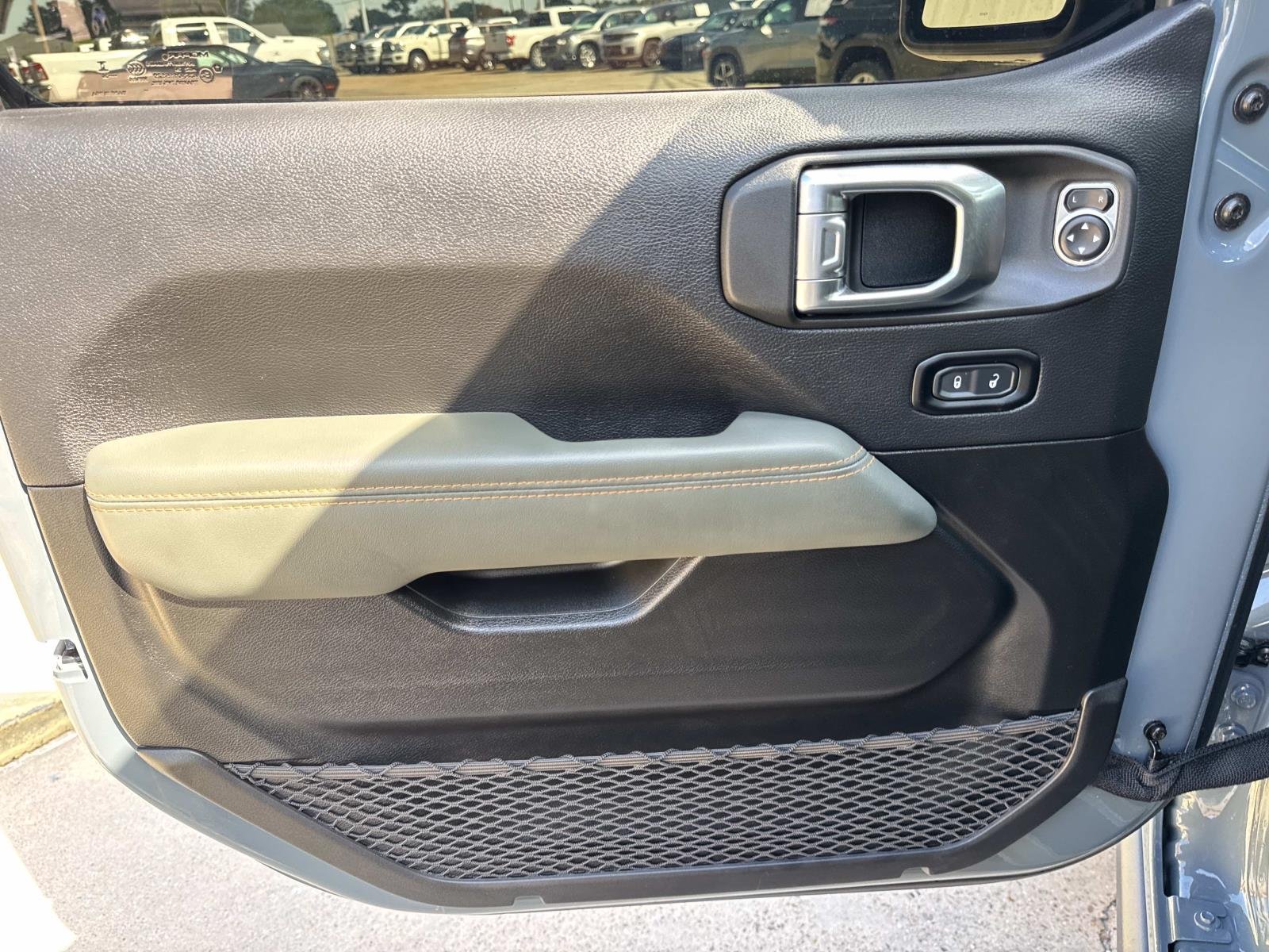 Used 2025 Anvil Clearcoat Jeep Mojave image 18