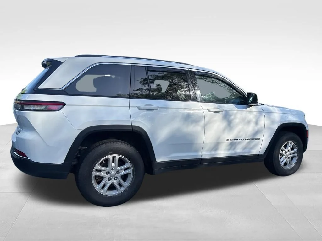 Used 2023 White Jeep Laredo image 15