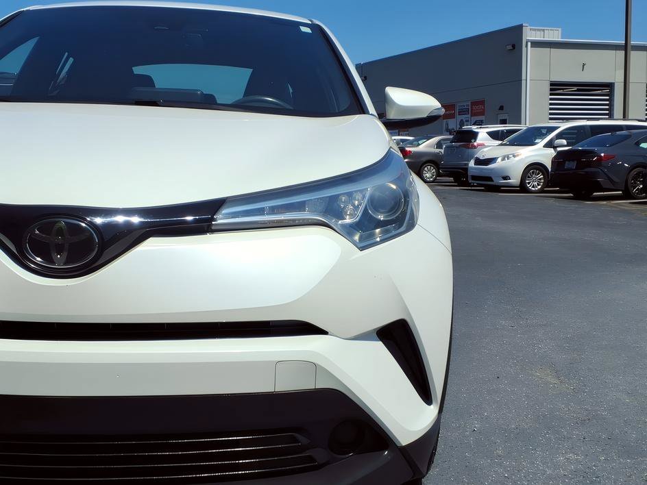 Used 2019 Blizzard Pearl Toyota XLE image 11