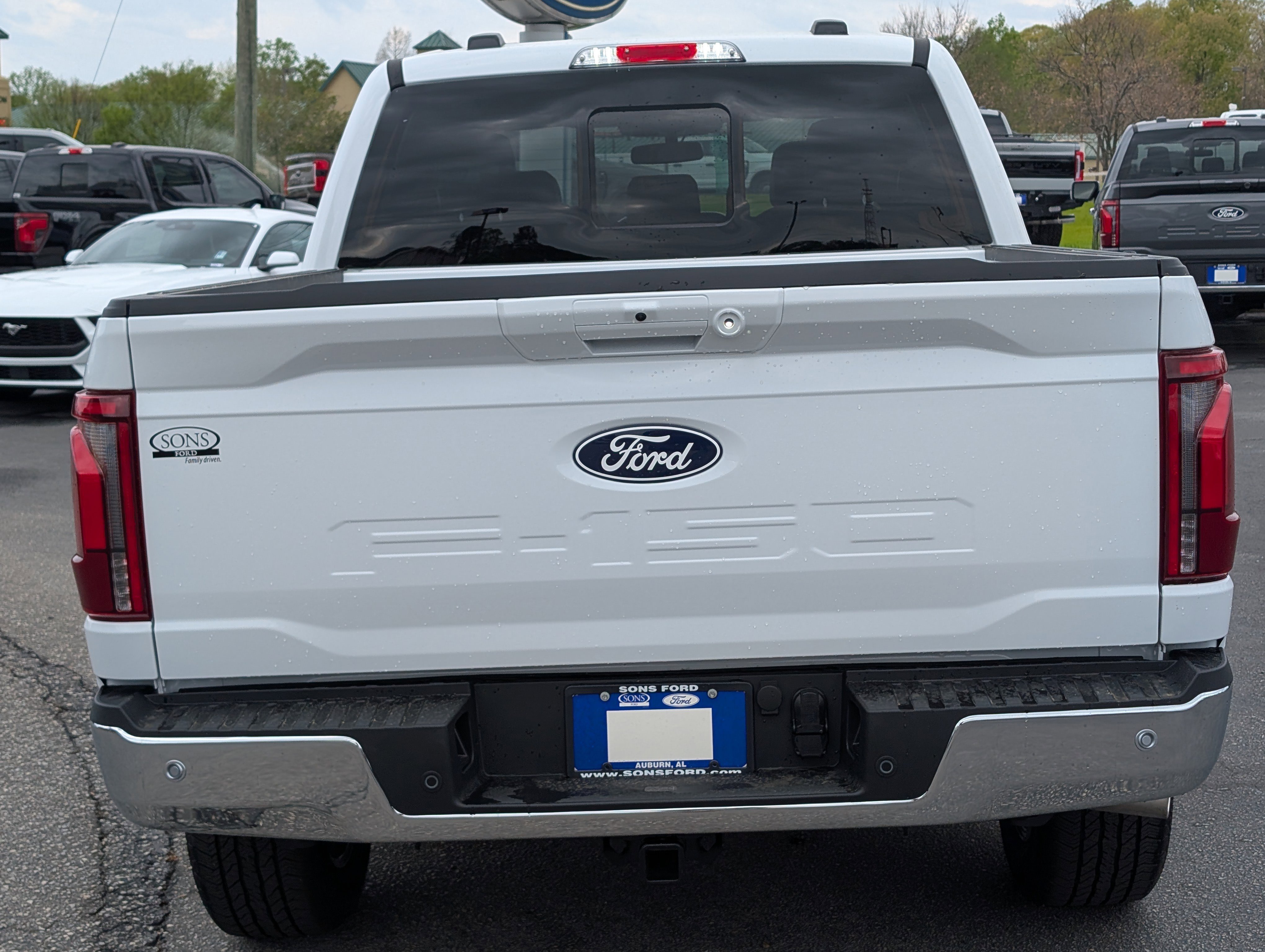 New 2026 Oxford White FORD Lariat® image 10