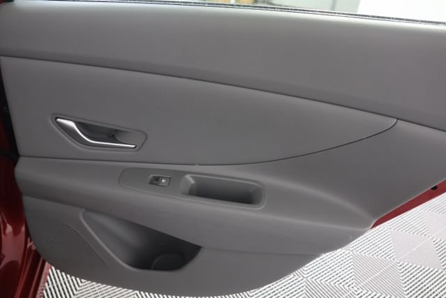 Used 2025 Red Hyundai SEL Convenience image 28