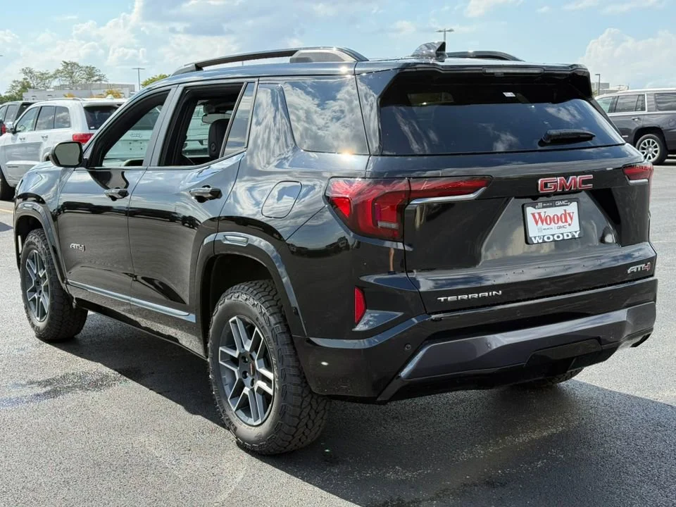 2026 GMC Terrain AT4 - Photo 8