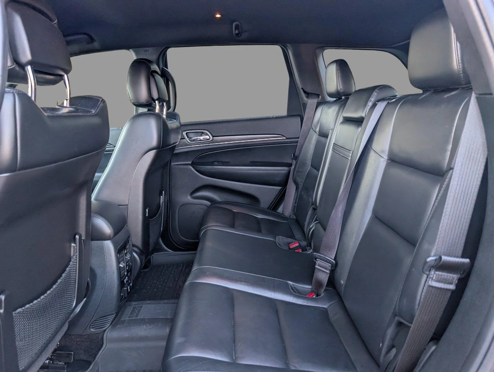 Used 2018 Granite Crystal Metallic Clearcoat Jeep Limited image 34