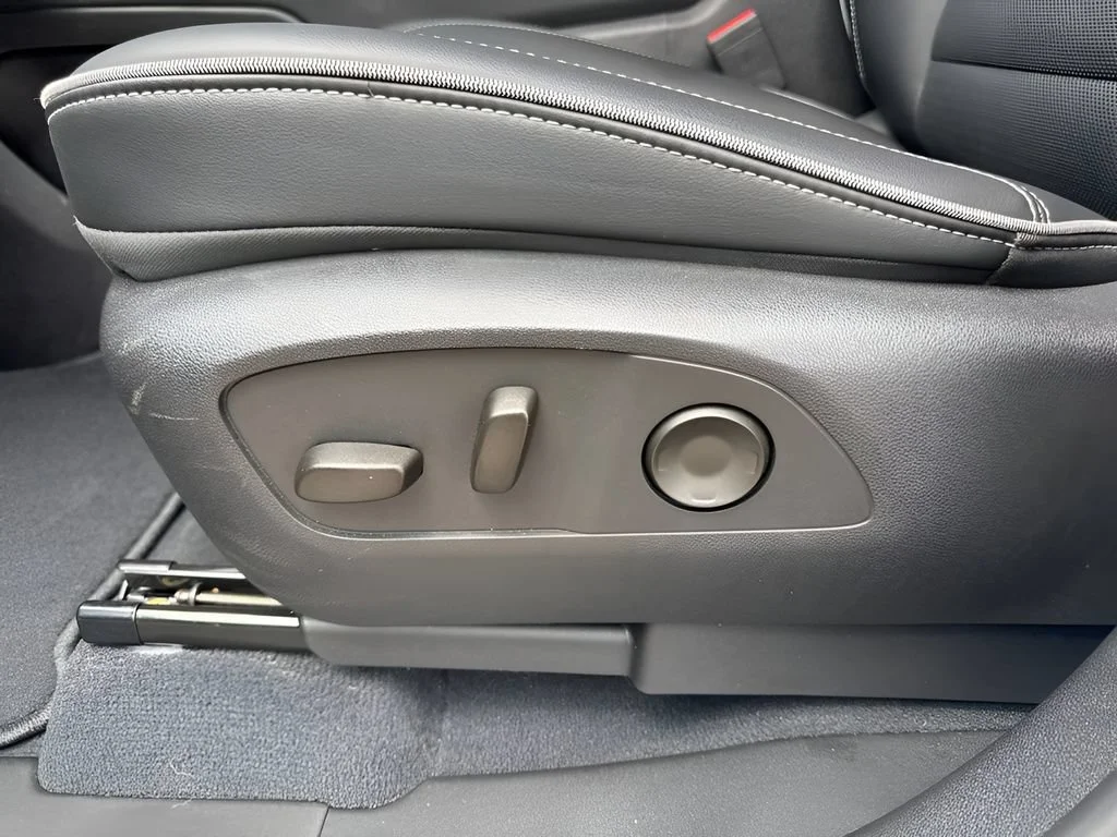Used 2026 Summit White Chevrolet LT - Extended Range image 11