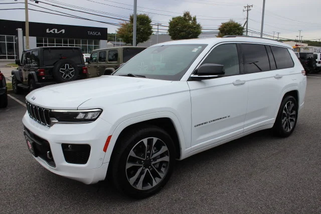 Used 2023 White Jeep Overland image 2