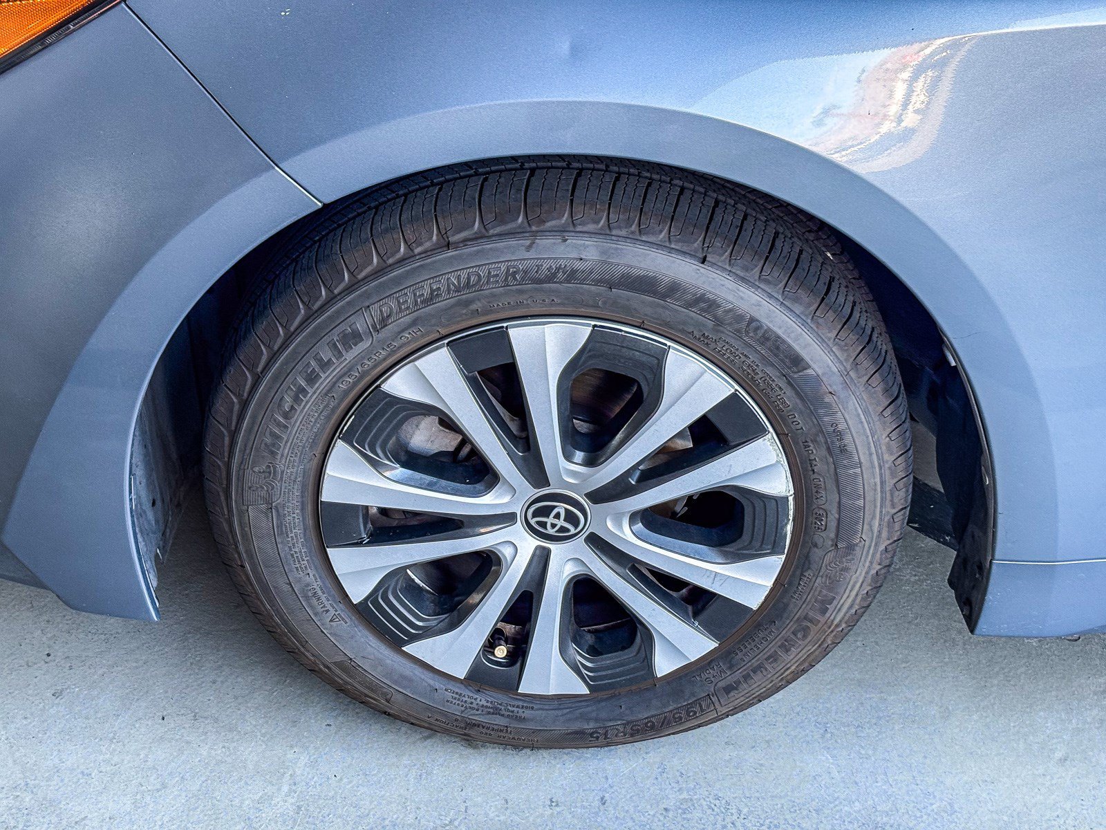 Used 2021 Super White Toyota Hybrid LE image 9