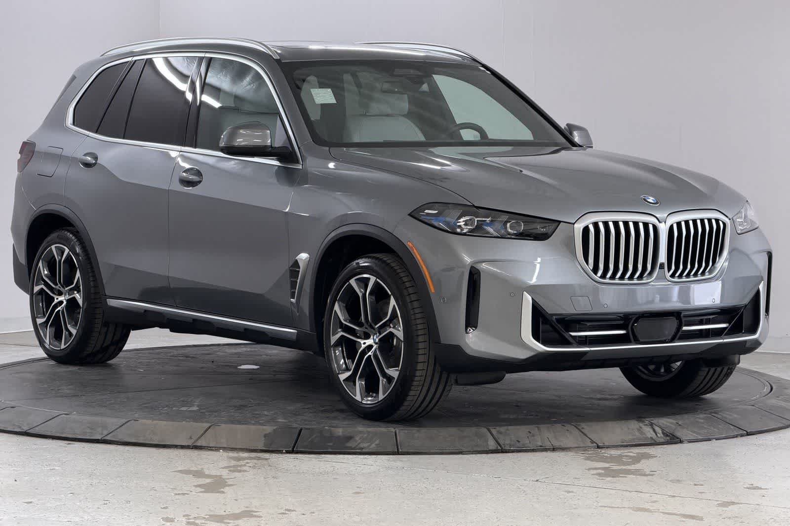 New 2026 Skyscraper Grey Metallic BMW xDrive40i image 9