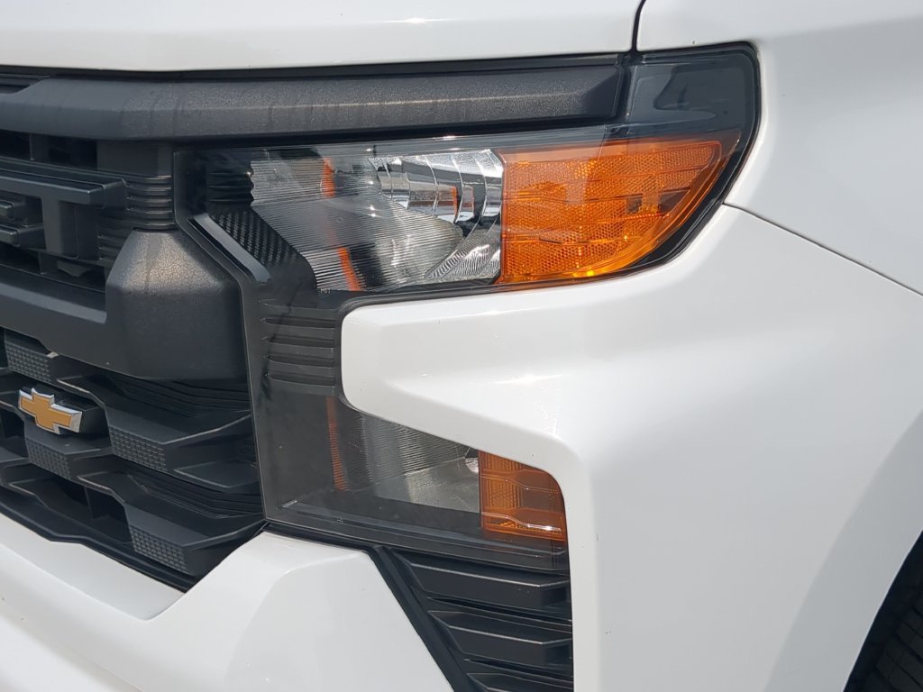 Used 2023 White Chevrolet Custom image 7
