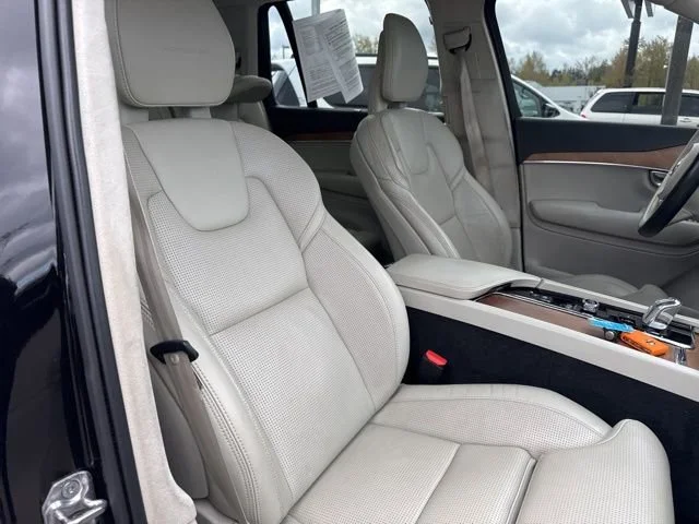 Used 2018 Onyx Black Metallic Volvo Inscription image 10