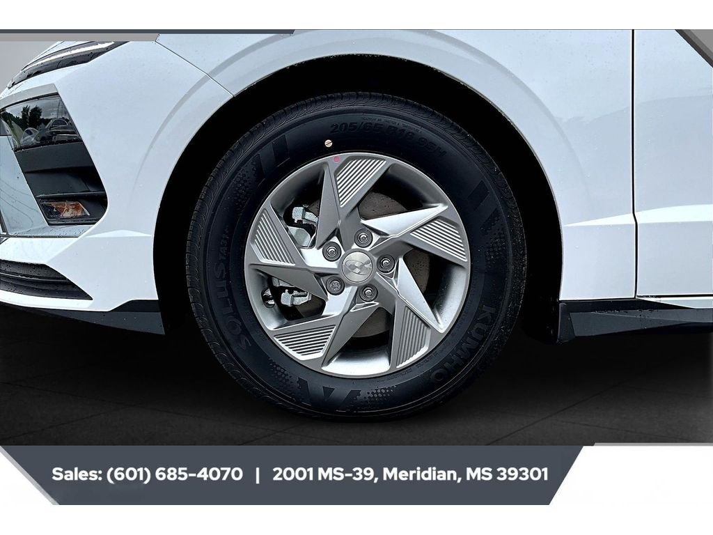 Used 2025 Serenity White Hyundai SE image 11