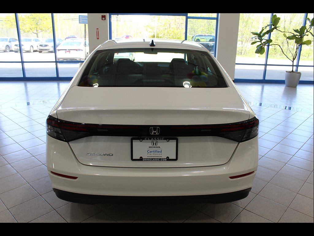 Certified Used 2025 Platinum White Pearl Honda 1.5T SE image 6