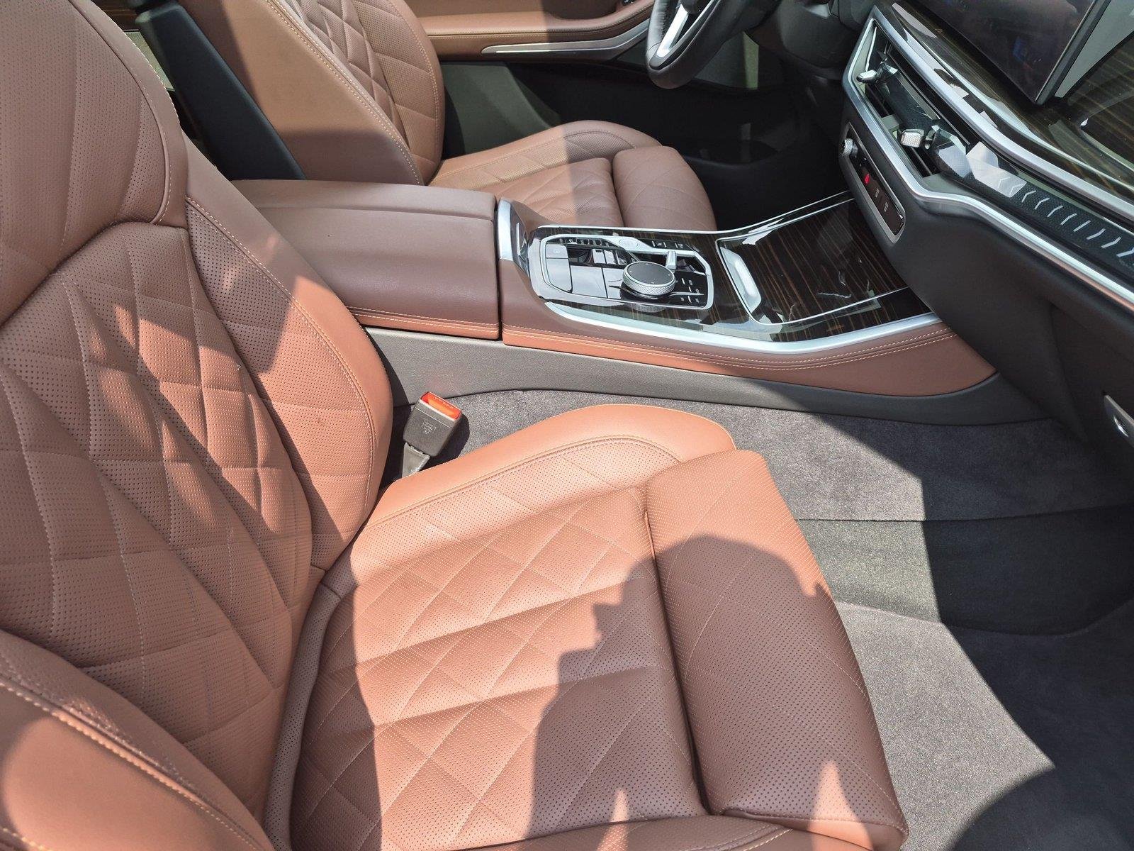 Used 2025 Skyscraper Grey Metallic BMW xDrive40i image 38