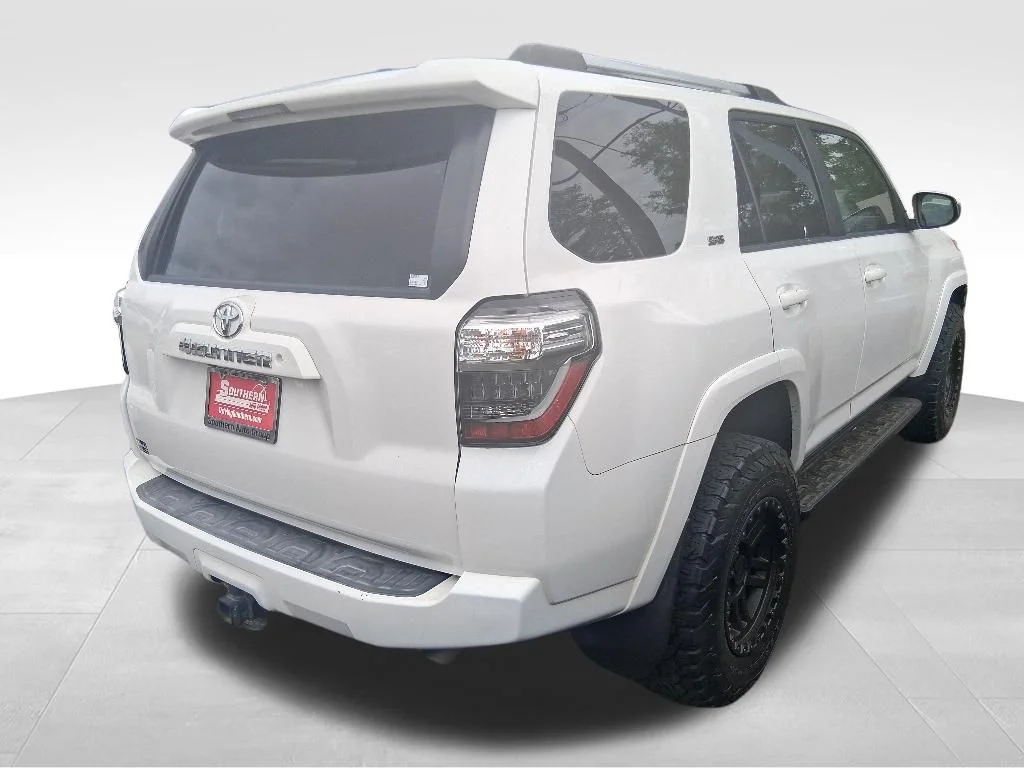 Used 2019 White Toyota SR5 image 5