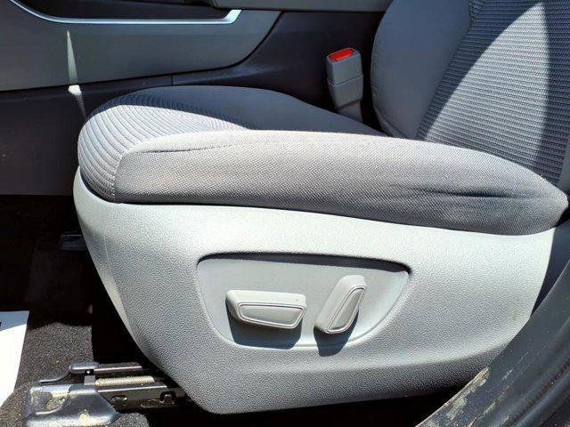 2025 Toyota Highlander LE - Photo 15