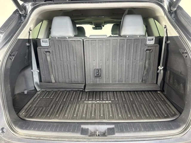 Used 2021 Gray Toyota XLE image 22
