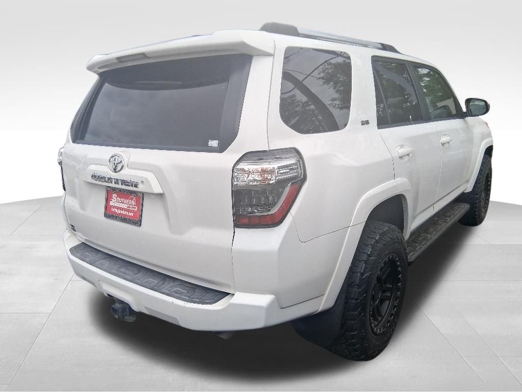 Used 2019 White Toyota SR5 image 5