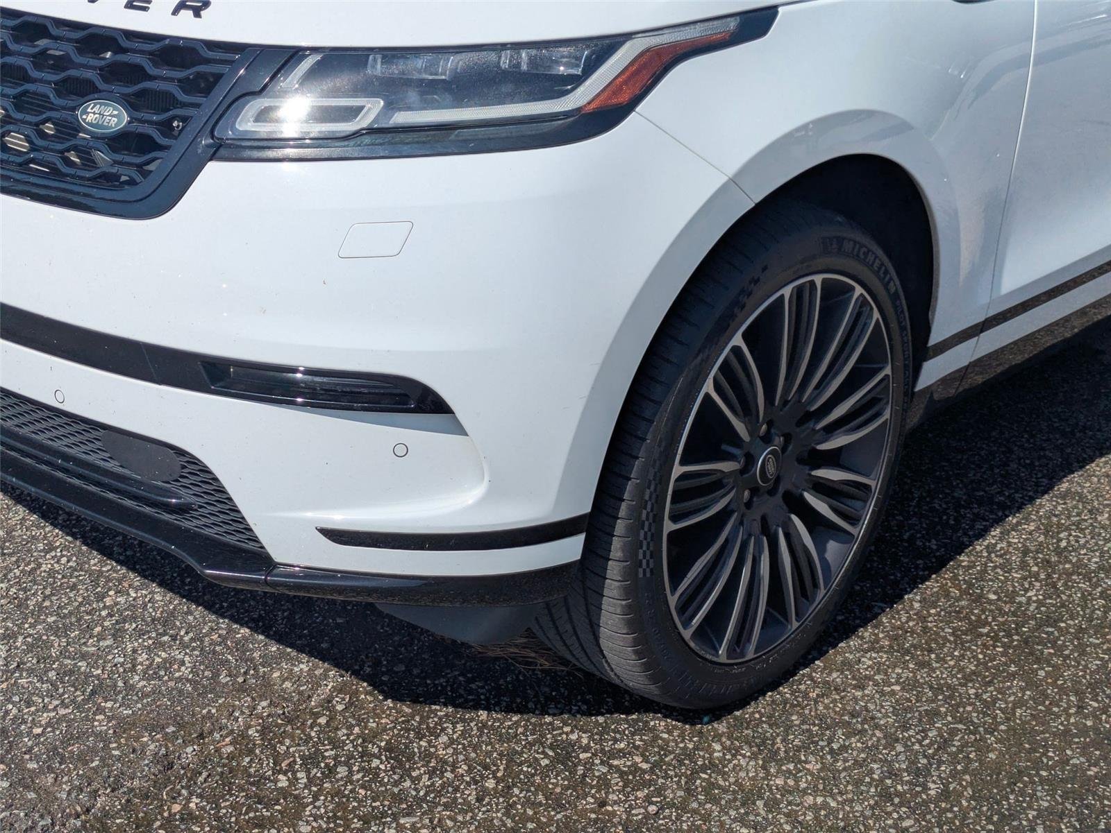 Used 2019 Fuji White Land Rover S image 4